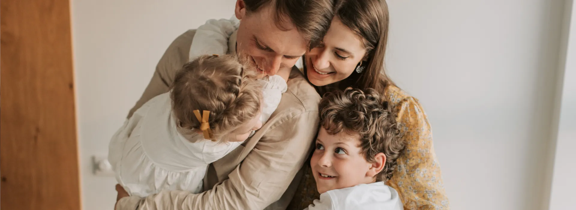 Emotionally unavailable: Meaning & spotting the signs