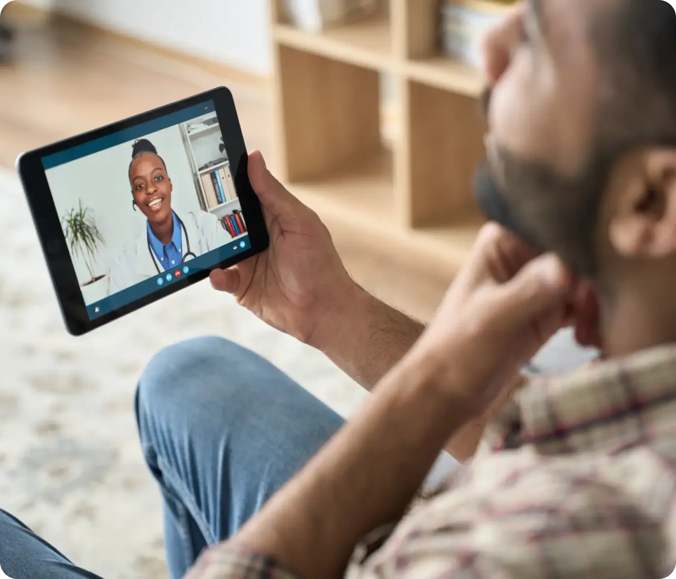 man-on-video-call-with-hola-gp-for-escript