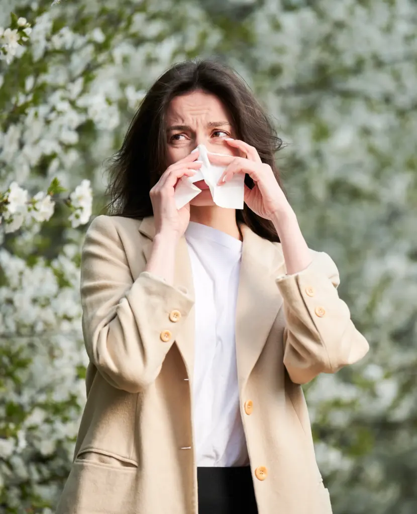 patient-with-allergy-seeking-treatment-Hola-telehealth