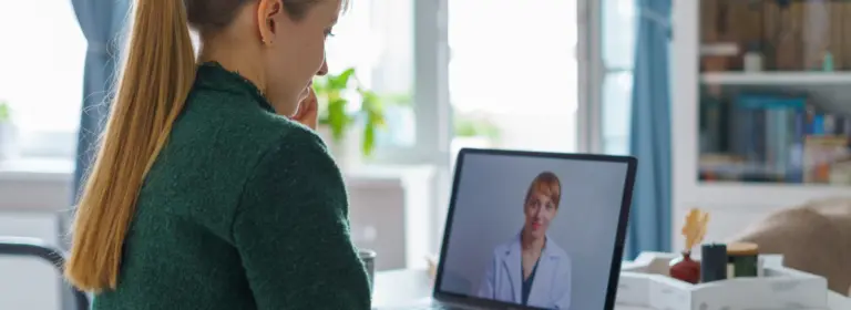 How can international students use Hola Health?